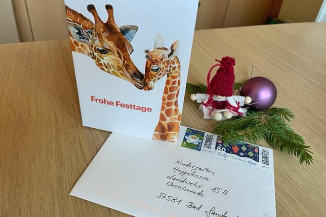Eine Grußkarte und ein Briefumschlag
