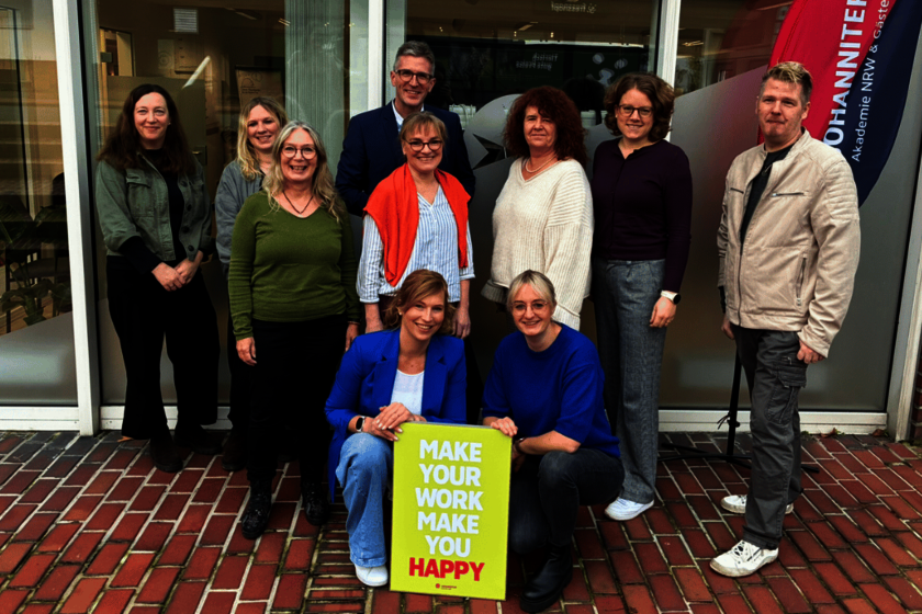 Leitungen der Pflegeschulen Münster, Warendorf, Oberhausen und Troisdorf der Johanniter-Akademie NRW (Sandra Horstkötter, Silvia Ruhuza, Ursula Bockhorn-Frank, Conny Siewert, Annika Landmeier, Hendrik Herte), Katrin Wolters (Schulleitung Campus Hamm), Heike Achenbach (Bildungsbereichsleitung Pflege), Sven Blatt (Akademieleitung) und Meike Ullrich (Assistenz der Akademieleitung)
