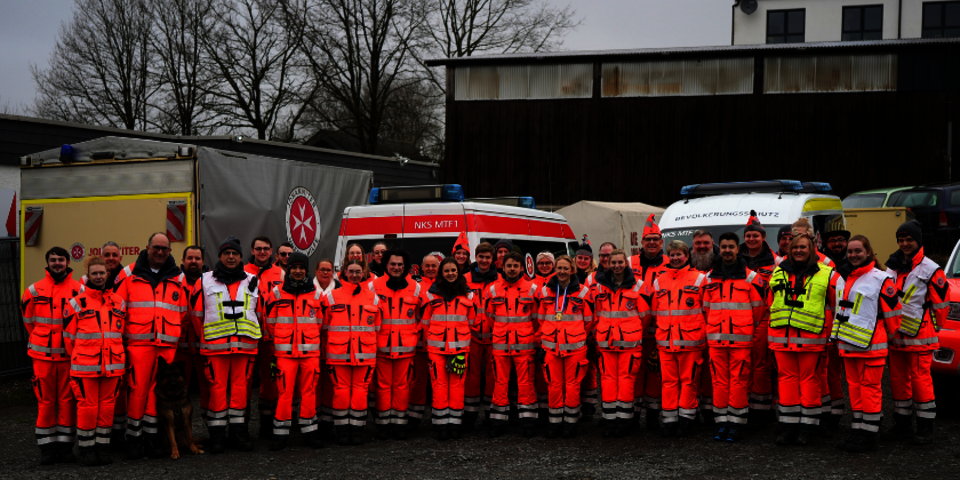 Teamfoto der Einsatzkräfte aus beiden Ortsverbänden