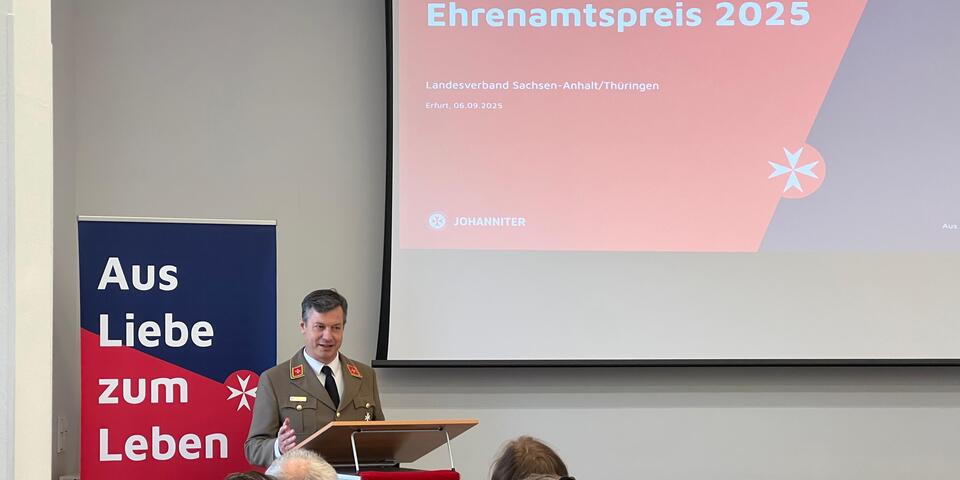 Konstantin von Eichborn bei der Begrüßung.