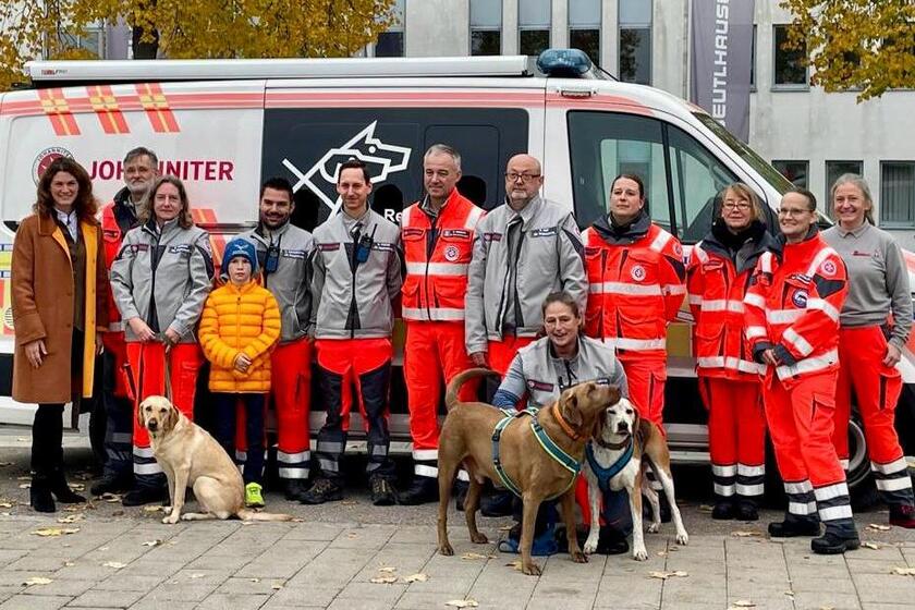 Rettungshundestaffel mit Hunden
