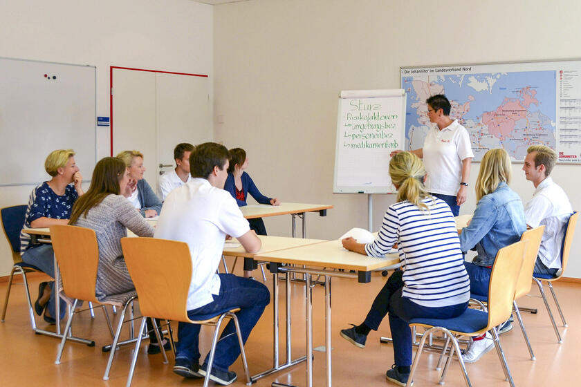 Nachbarschaftshilfekurse Das Angebot der Nachbarschaftshilfekurse richtet sich an Privatpersonen ohne fachliche Ausbildung, die Pflegeversicherte im Alltag unterstützen möchten.