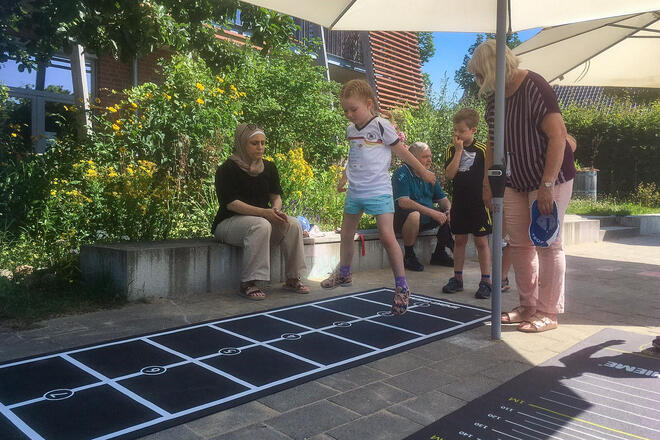 Mini-Sportabzeichen Kita Stoppelhopser Springen, Laufen, Balancieren: Mit Spaß an der Bewegung absolvierten die Kinder der Johanniter-Kita Stoppelhopser das Mini-Sportabzeichen des VfL Oldesloe.