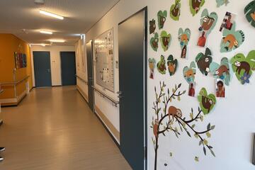 Flur im Eingangsbereich der Intensivpflege-Wohngruppe im Kinderhaus "Pusteblume"