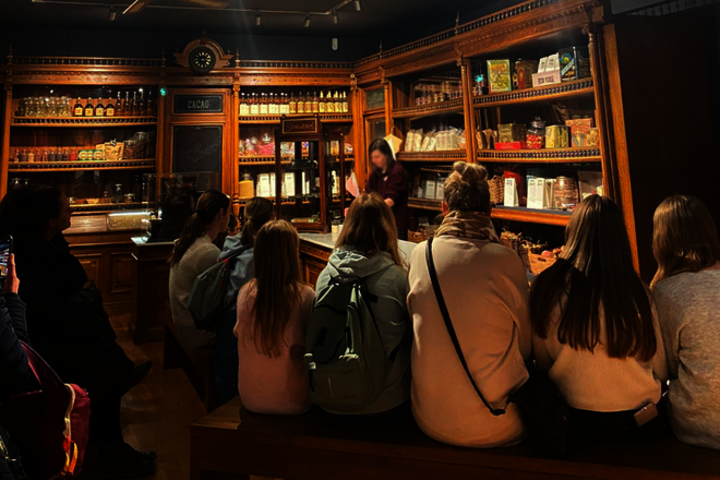 Gäste der Hochwasserhilfe erfahren alles über Schokolade