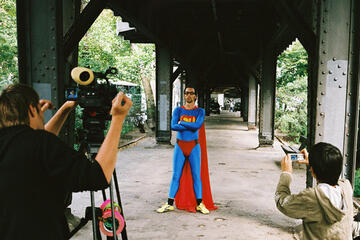 Um die neue Erste Hilfe jungen Menschen schmackhaft zu machen, wird 2007 ein comicartiger Spot zum Thema gedreht: Der Superjohann.