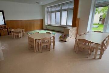 Essensraum mit Tischen