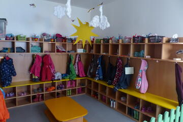 Blick in de Garderobe der Johanniter-Kinderinsel Reckendorf