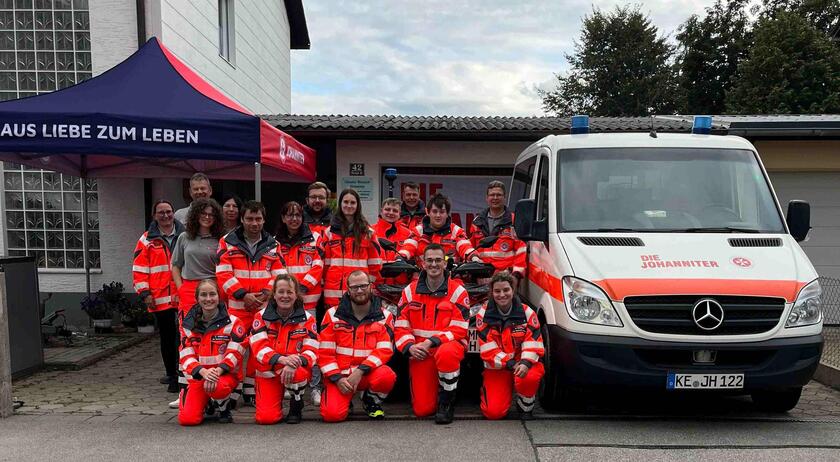 Ehrenamtliche aus Türkheim und Bad Wörishofen posieren für ein Gruppenfoto