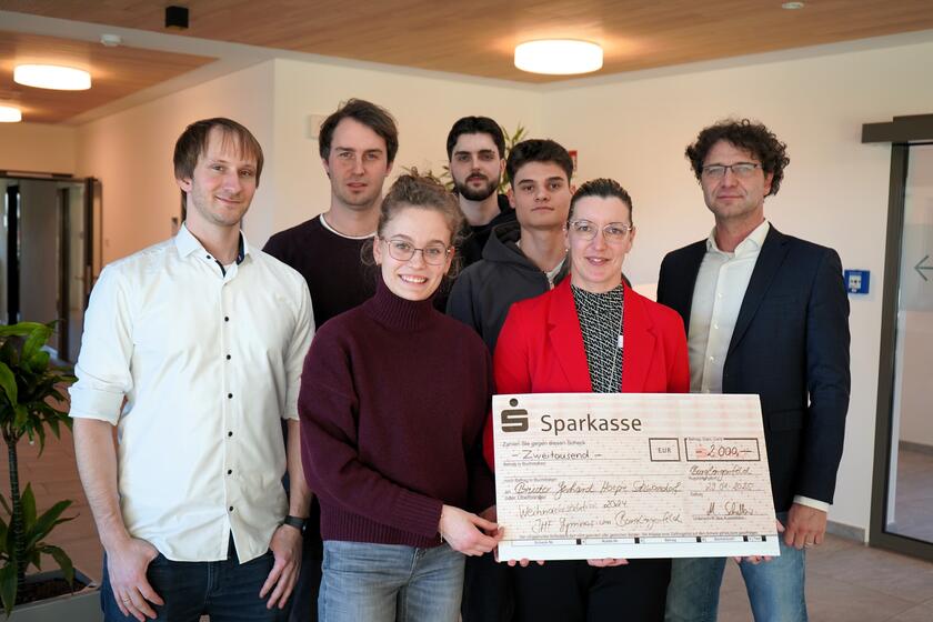 Übergabe von Spendencheck