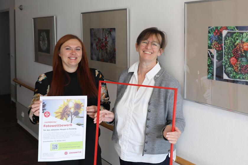 Pflegedienstleitung Kristina Fröhler (rechts) und Hospizleitung Sabine Sudler (links) freuen sich auf zahlreiche Einsendungen.