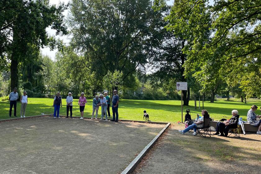 Gruppe der Aktiven Senioren Bad Honnef spielen Boule 