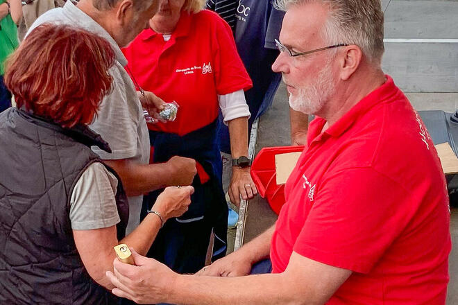 Spende für Wohnhaus für Kinder und Jugendliche Das Gewinnspiel des Vereins Compagnie du Boule zog die Pétanque-Spielerinnen und -Spieler begeistert an. Die Schlüssel waren innerhalb kürzester Zeit vergeben. Der Erlös geht in voller Höhe an das Johanniter-Wohnhaus für Kinder und Jugendliche.
