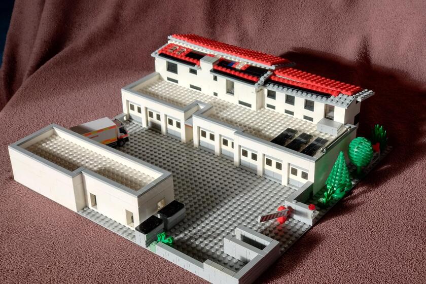 Modell des neuen Johanniter-Zentrums gebaut aus Lego-Steinen.