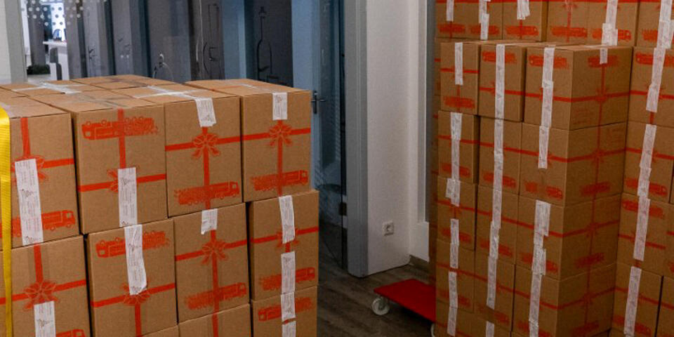 Paletten von Weihnachtstruckerpaketen