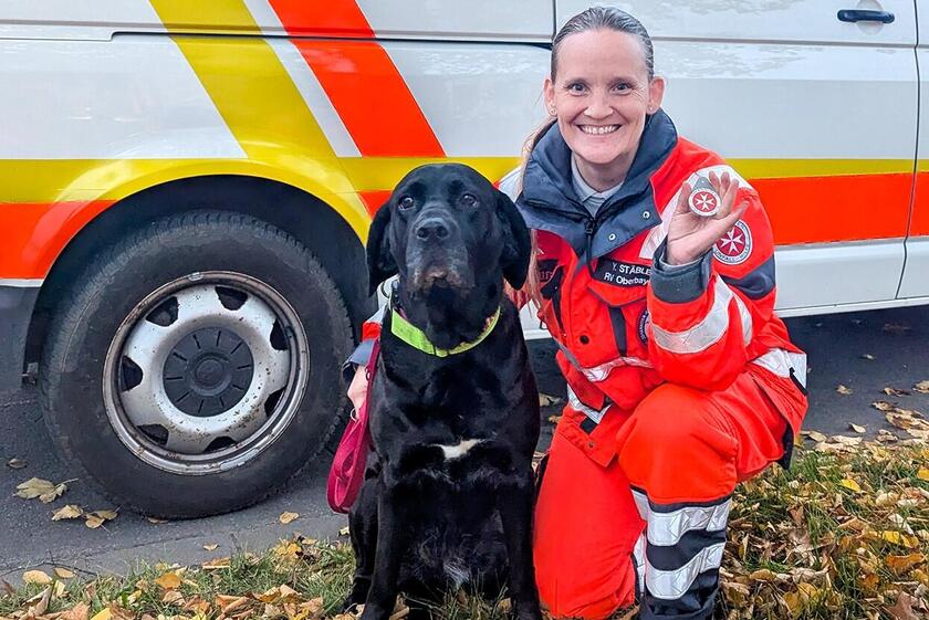 Yvonne Stäbler meistert bundesweite Rettungshundeprüfung