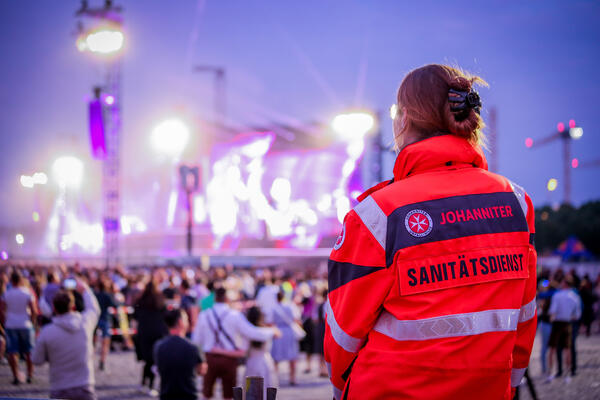 Ehrenamtlicher Sanitätsdienst bei einem Konzert