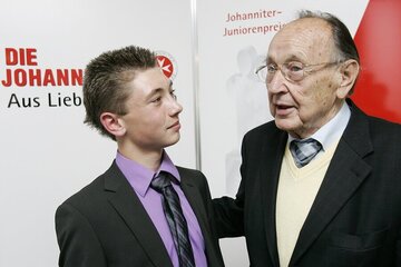 Daivd Mockrowski und Hans-Dietrich Genscher auf der Preisverleihung 2011