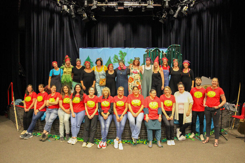 Das gesamte Team des Johanniter-Kinderhauses Quickelbü beteiligte sich am Entstehen und der Aufführung des Musicals „Abenteuer im Zauberwald“ im Artur-Grenz-Saal.
