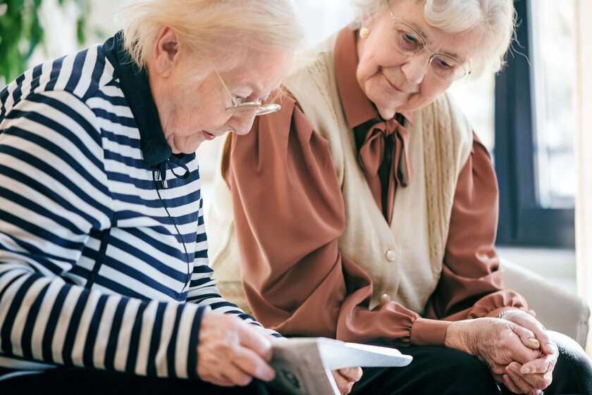 Die Altenpflegeeinrichtungen der Johanniter bieten Senioren eine liebevolle Betreuung.