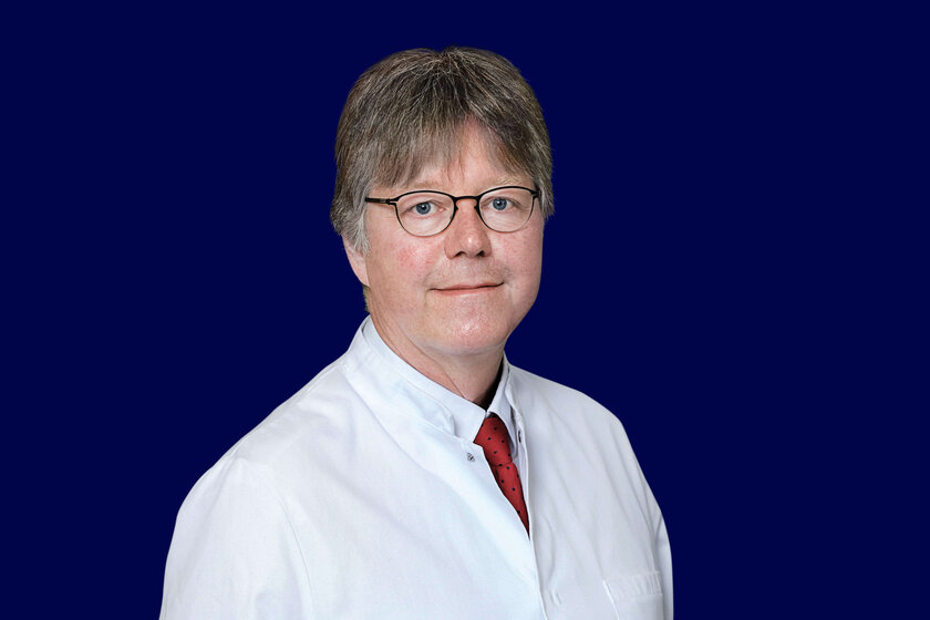 Prof. Dr. Uwe-Jochen Göhring ist Chefarzt der Gynäkologie und Geburtshilfe des Johanniter-Krankenhauses Bonn.