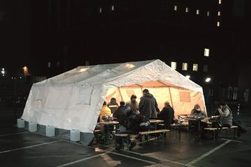 An sechs Standorten in NRW kümmern sich ehrenamtliche Johanniter-Kältehilfe-Teams um Menschen ohne Obdach.  