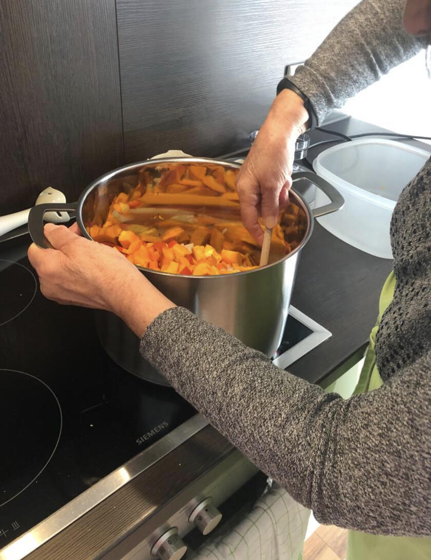 Selbstgemachte Kürbis-Currysuppe in der Johanniter-Tagespflege Bobingen