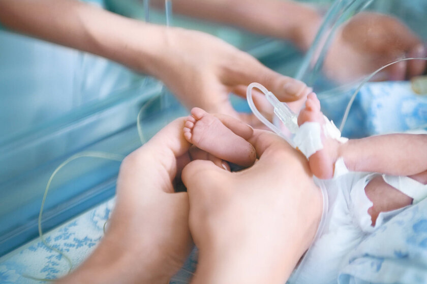 Der Neugeborenentransport der Johanniter bringt Babys bei Komplikationen auf eine Kinderintensivstation.