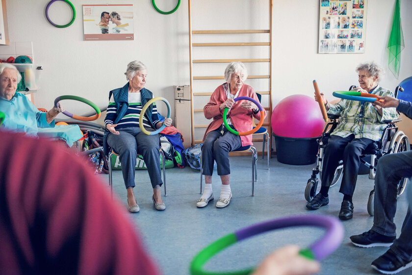 Die Pflegedienste der Johanniter befassen sich sowohl mit der körperlichen Gesundheit der Senioren und Seniorinnen als auch mit dem seelischen Wohlbefinden.