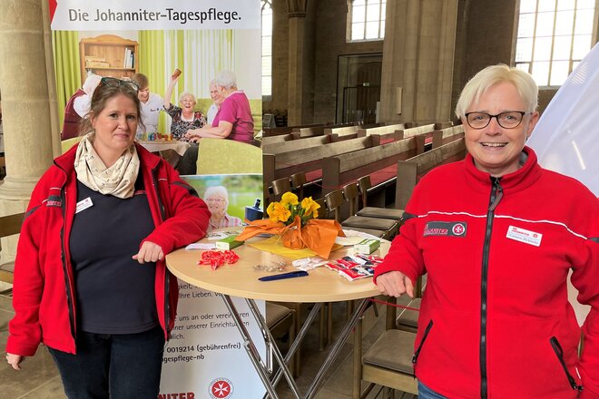 Johanniterinnen stellen an dem 1. Netzwerktreffen Senioren ihre Tagespflege in Alfeld vor.
