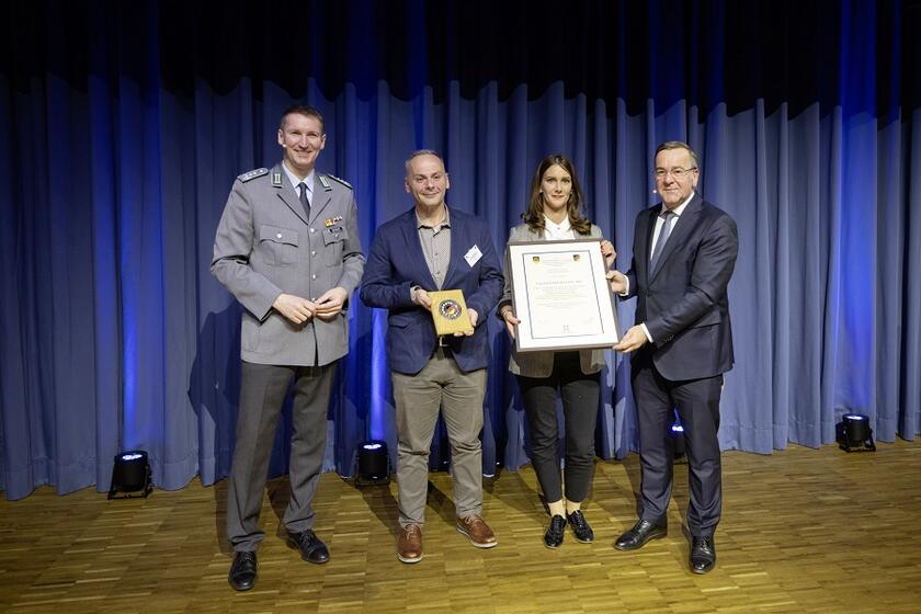 Die Johanniter Akademie erhälrt die Auszeichnung "Partner der Reserve"